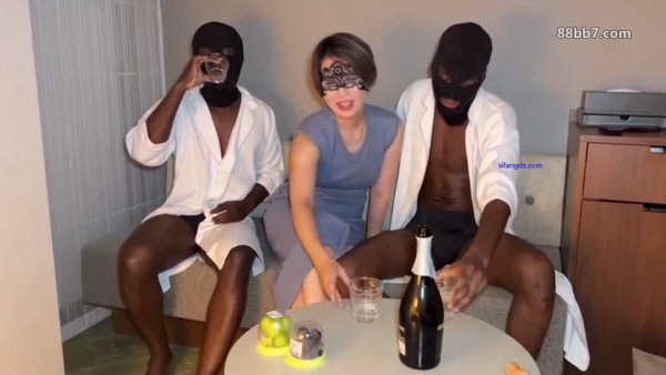 韵味短发人妻被两个黑屌轮插屁眼阴洞齐入 杏吧传媒 xb-795