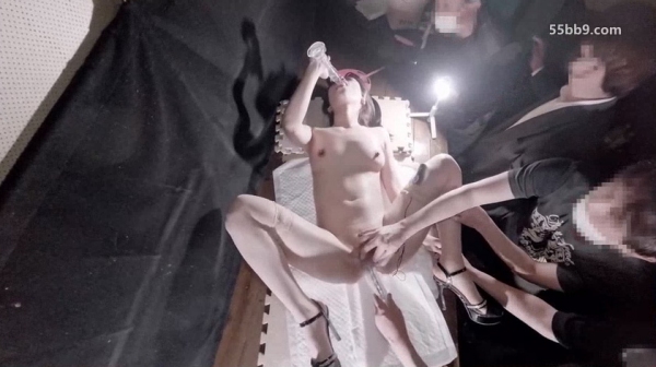 (1)淫乱人妻果步首次在成人电影院化身白浊女神～后篇 FC2PPV-4750078