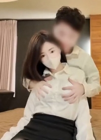 高颜值超顶身材尤物『jennie洁妮』这回是穿上了OL装，演绎了一下被下属喂饱的剧情，嘿嘿~